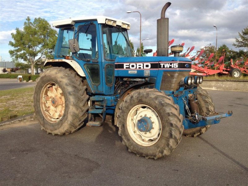Ford TW15 F2 PÆN TRAKTOR MED FRONTLIFT Tractor