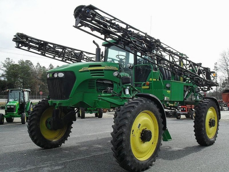 John Deere 4720 Selfpropelled sprayer