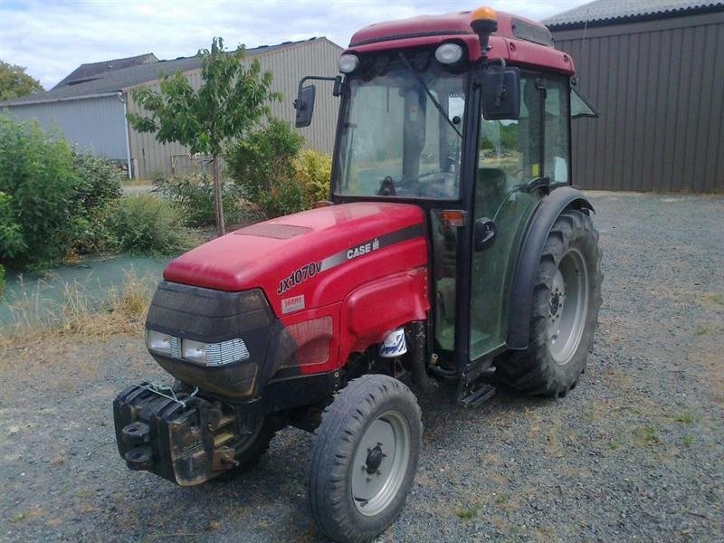 Case IH JX 1070 V Vineyard tractor - technikboerse.com