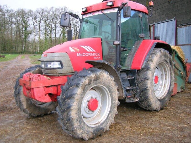 Tractor McCormick MC105 - Technikboerse.com