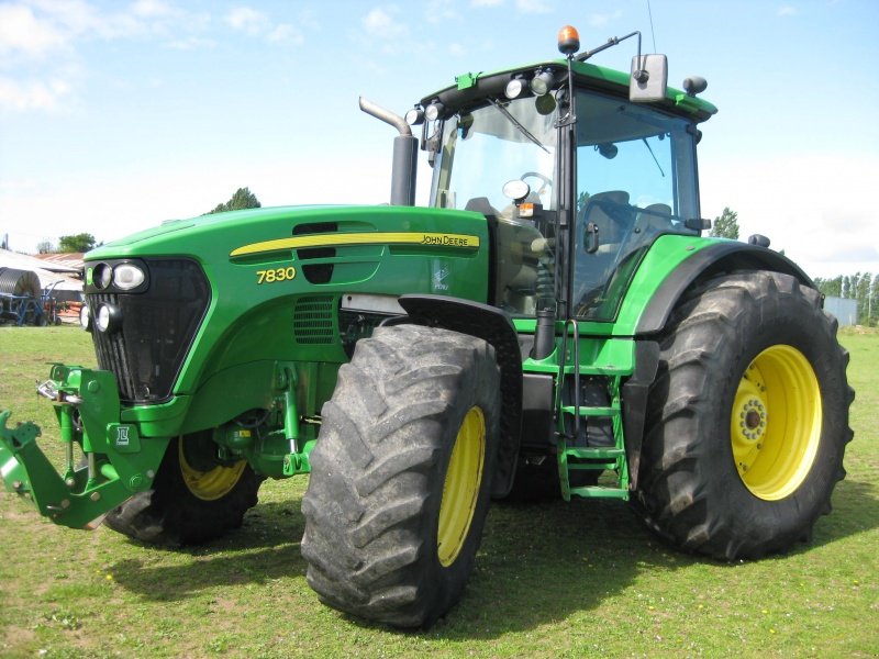 John Deere 7830 Tracteur 7075