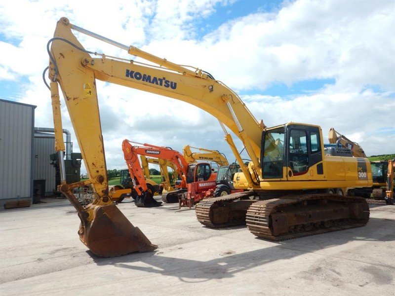 Komatsu PC300-8 Crawler Excavator - Technikboerse.com