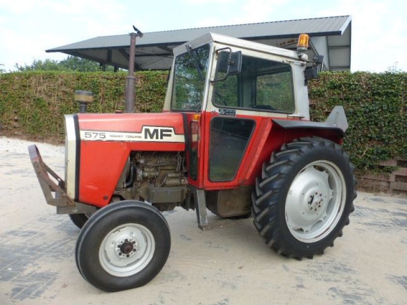 Massey Ferguson 575 Traktor 9567