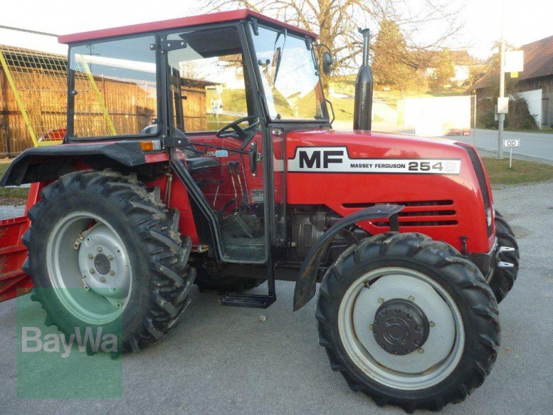 Massey Ferguson 253 Tractor - Technikboerse.com