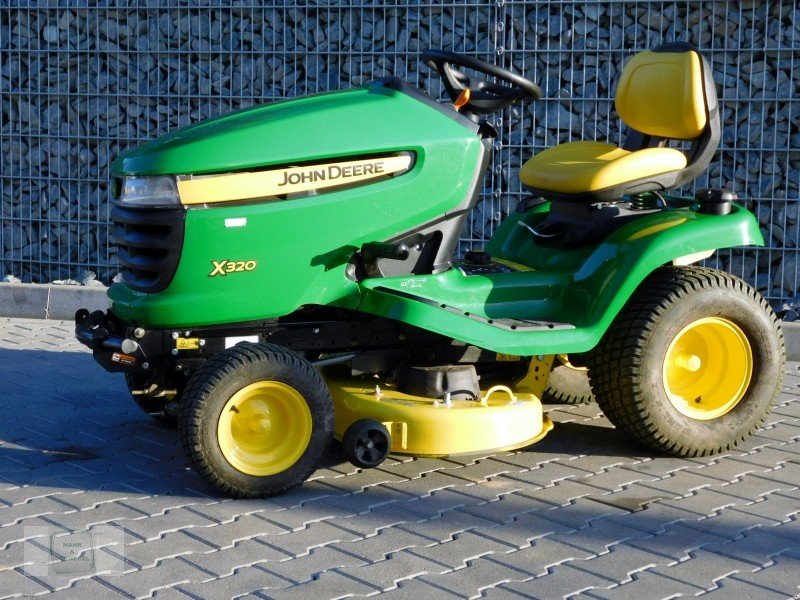 John Deere X 320 Lawn tractor - technikboerse.com