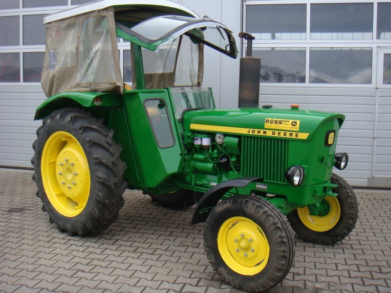 Traktor John Deere 1020 mit Verdeck - technikboerse.com