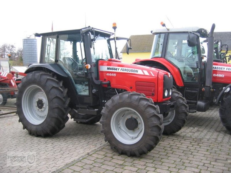 Massey Ferguson 4445 Traktor