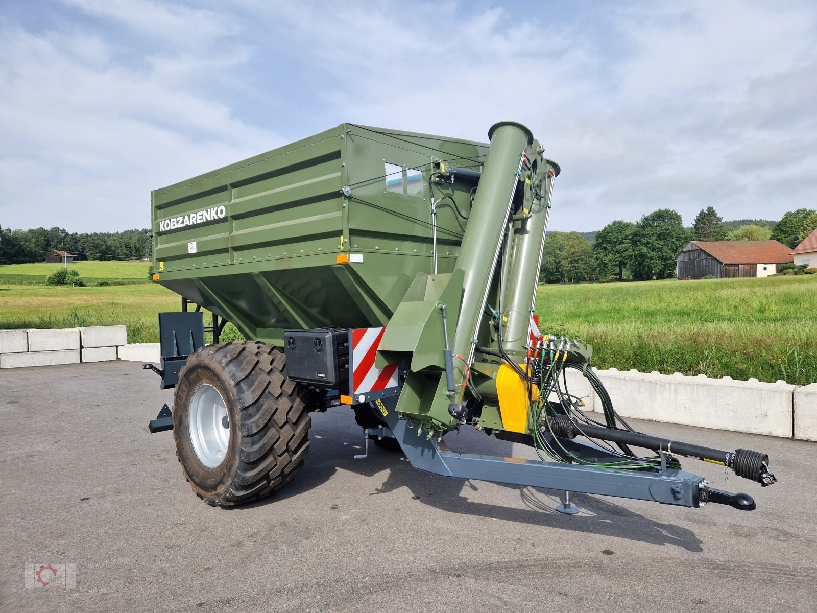 Überladewagen tip Kobzarenko PBN-9 9m³ Volumen Druckluft, Neumaschine in Tiefenbach (Poză 1)