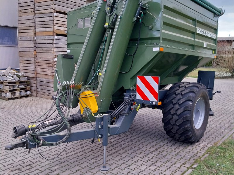 Überladewagen des Typs Zavod Kobzarenka PBN-9, Neumaschine in Pfatter (Bild 1)