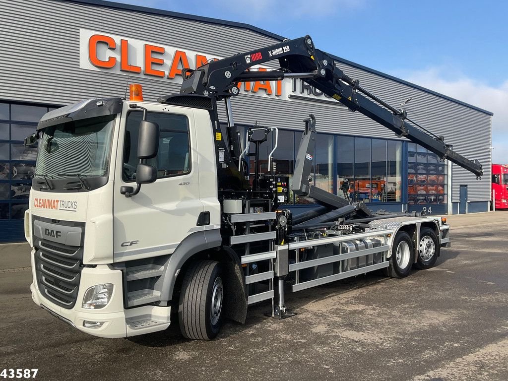 Abrollcontainer des Typs DAF FAN CF 430 Hiab 25 Tonmeter laadkraan, Gebrauchtmaschine in ANDELST (Bild 1)