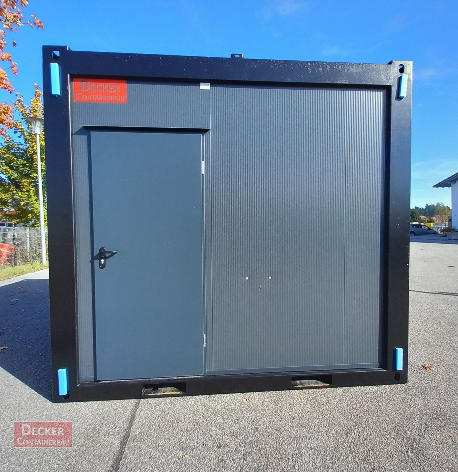 Abrollcontainer des Typs Decker Container Sanitärcontainer 10ft, Dusche und WC, 8950€ netto, sofort verfügbar, Neumaschine in Armstorf (Bild 1)