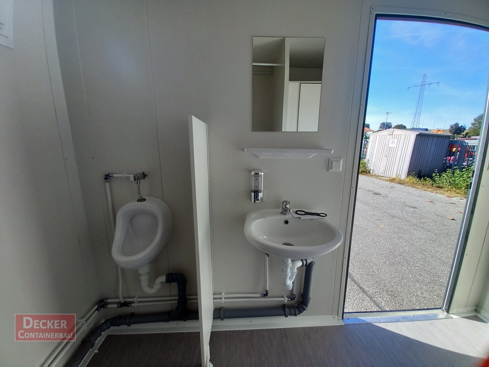 Abrollcontainer des Typs Decker Container Sanitärcontainer 10ft, Dusche und WC, 8950€ netto, sofort verfügbar, Neumaschine in Armstorf (Bild 5)