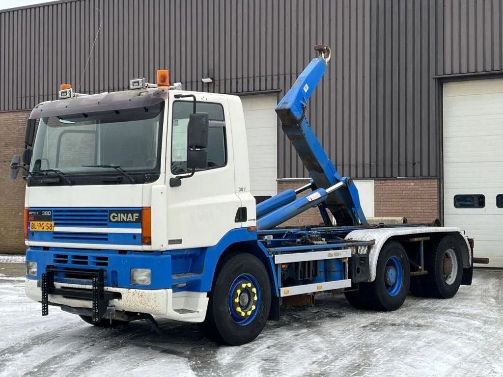 Abrollcontainer tip Ginaf M 3232 S DAF CF85 - 380 / 6x4 / Manual / Haakarm Hooklift / Euro, Gebrauchtmaschine in Ammerzoden (Poză 1)