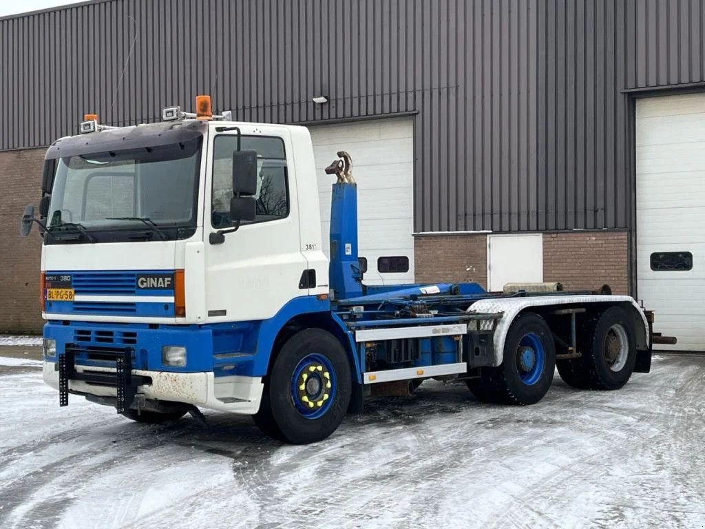 Abrollcontainer van het type Ginaf M 3232 S DAF CF85 - 380 / 6x4 / Manual / Haakarm Hooklift / Euro, Gebrauchtmaschine in Ammerzoden (Foto 3)