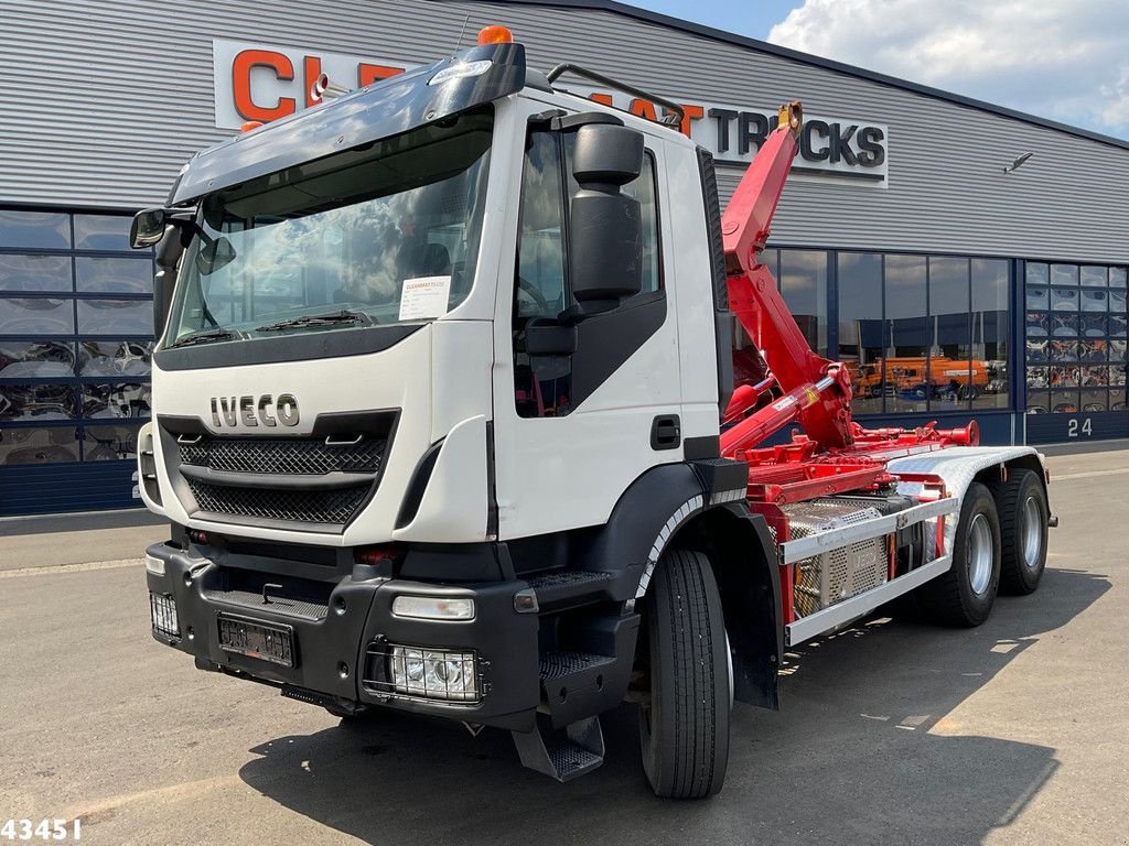 Abrollcontainer van het type Iveco AD260T 6x4 Euro 6 AJK 20 haakarmsysteem, Gebrauchtmaschine in ANDELST (Foto 1)