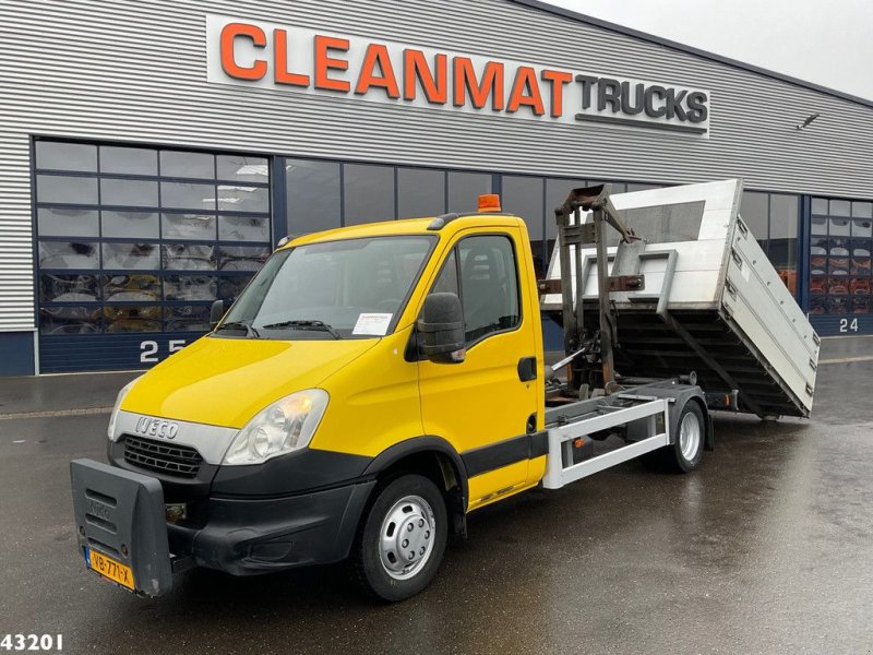 Abrollcontainer du type Iveco Daily 50 C 15 VDL 5 Ton haakarmsysteem + laadbak, Gebrauchtmaschine en ANDELST