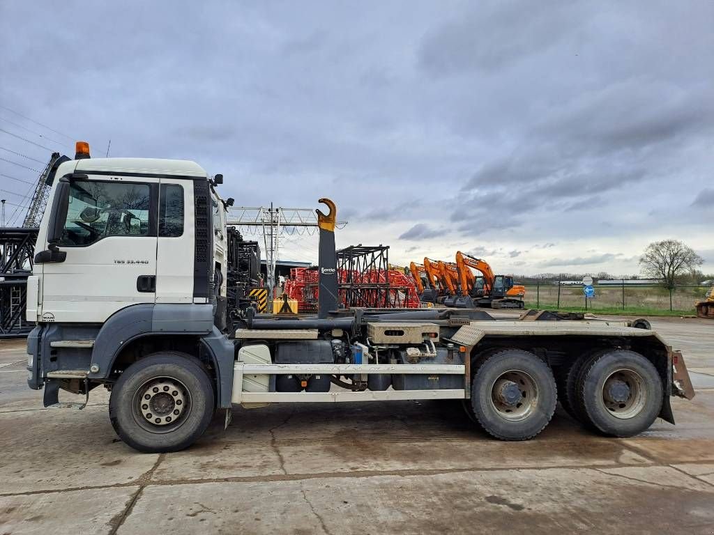 Abrollcontainer des Typs MAN TGS33.440 (with 25T Containerhook), Gebrauchtmaschine in Stabroek (Bild 2)