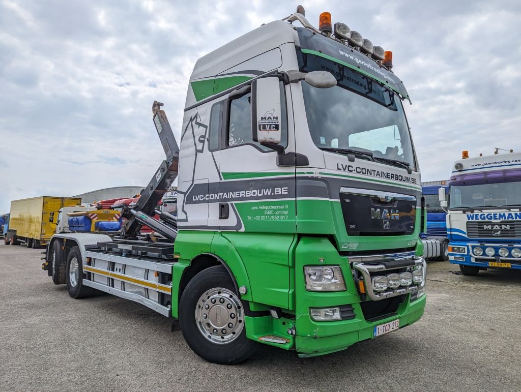 Abrollcontainer van het type MAN TGX 26.480 6x2/4 XXL Euro5 - Haakarm 25T - StuurAs - ManualGearb, Gebrauchtmaschine in Oud Gastel (Foto 2)