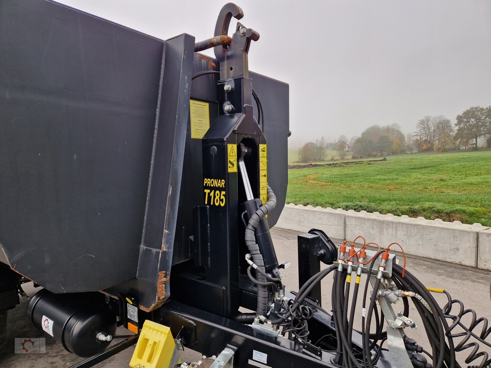 Abrollcontainer of the type PRONAR T 185 Hakenliftanhänger Tandem Druckluft zusätzliche Hydraulikanschlüsse Hydraulische Verriegelung, Gebrauchtmaschine in Tiefenbach (Picture 18)