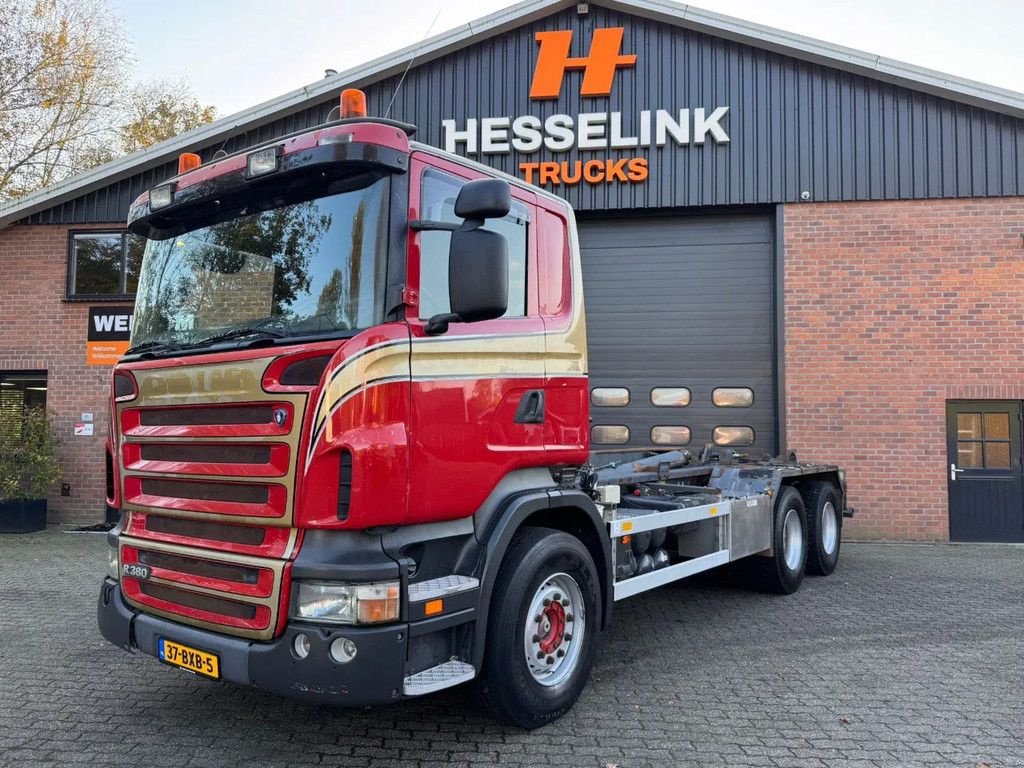 Abrollcontainer typu Scania R380 6X4 Haakarm/Hooklift Manual Retarder NL Truck, Gebrauchtmaschine v Saasveld (Obrázok 1)