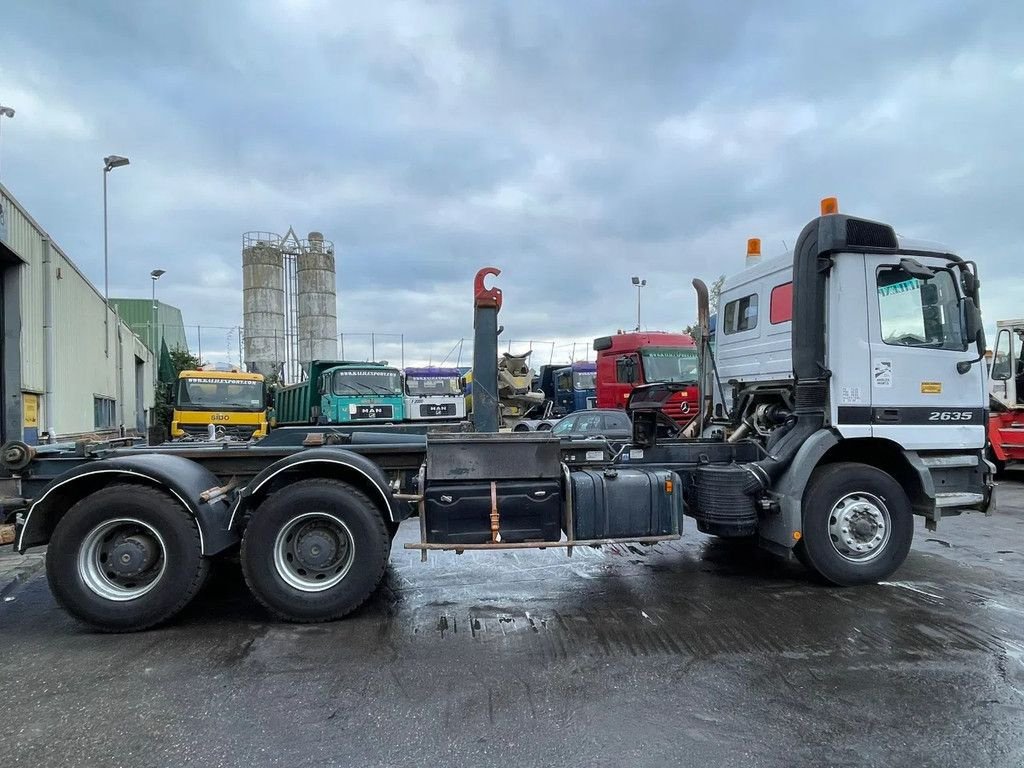 Abrollcontainer van het type Sonstige Mercedes Benz Actros 2635 Hook 6x4 V6 Manual Gearbox Full Steel Big Axle's Goo, Gebrauchtmaschine in 'S-Hertogenbosch (Foto 8)