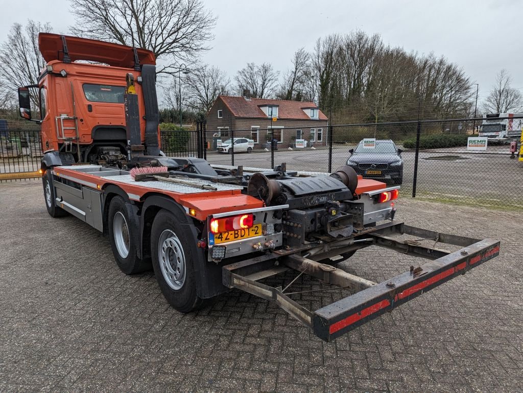 Abrollcontainer Türe ait Sonstige Mercedes Benz Antos 2845 6x2 Daycab Euro6 - Haakarm 21T - Lift-As - Vangmuil (, Gebrauchtmaschine içinde Oud Gastel (resim 4)