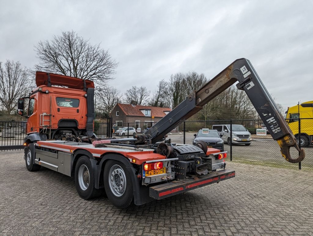 Abrollcontainer Türe ait Sonstige Mercedes Benz Antos 2845 6x2 Daycab Euro6 - Haakarm 21T - Lift-As - Vangmuil (, Gebrauchtmaschine içinde Oud Gastel (resim 10)