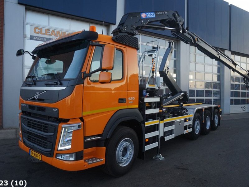 Abrollcontainer tip Volvo FM 420 8x2 HMF 26 Tonmeter laadkraan, Gebrauchtmaschine in ANDELST