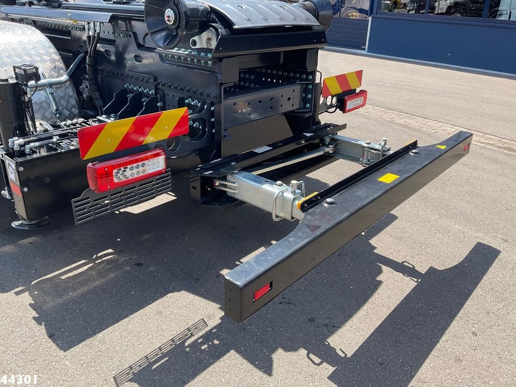 Abrollcontainer van het type Volvo FMX 500 8x4 Euro 6 Hiab 65 Tonmeter laadkraan + Multilift 25 Ton, Neumaschine in ANDELST (Foto 9)