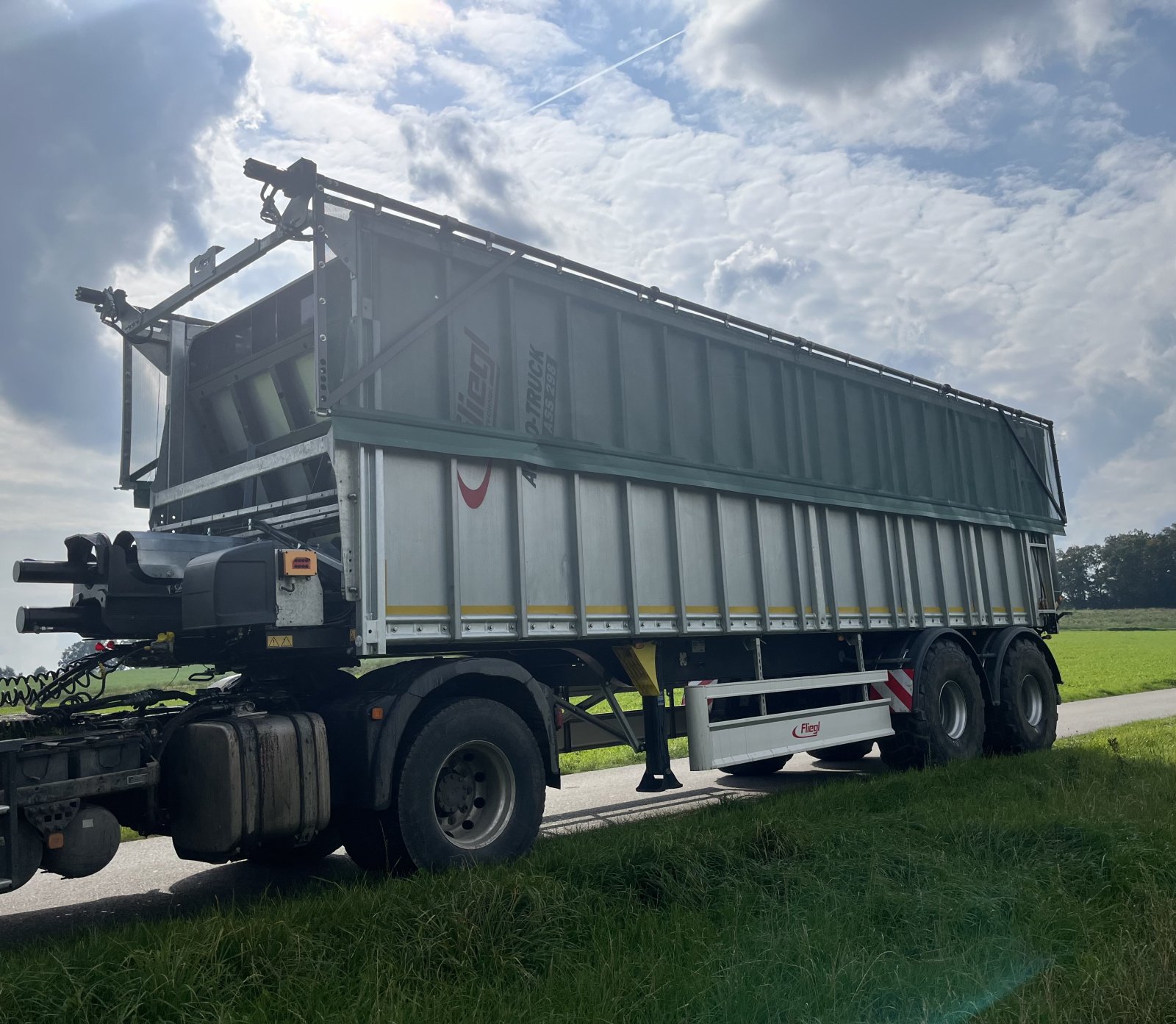 Abschiebewagen Türe ait Fliegl ASS 298 ASW Gigant Agrotruck Häckselwagen, Gebrauchtmaschine içinde Landsberg (resim 1)