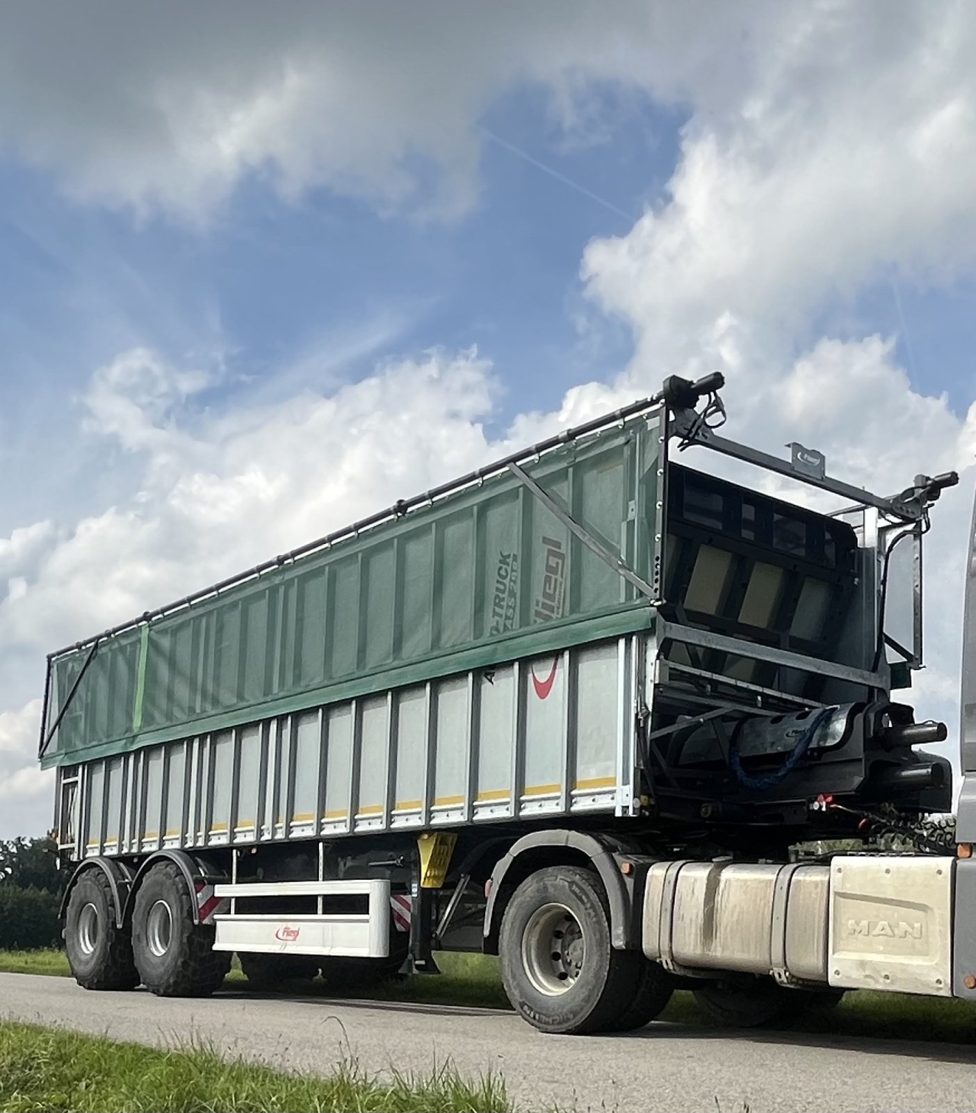 Abschiebewagen Türe ait Fliegl ASS 298 ASW Gigant Agrotruck Häckselwagen, Gebrauchtmaschine içinde Landsberg (resim 3)