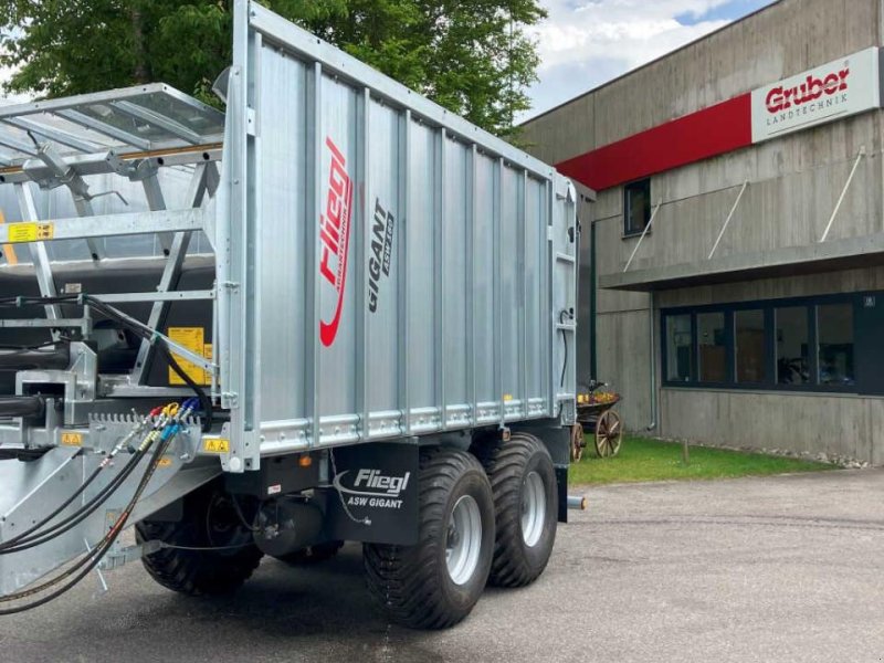 Abschiebewagen van het type Fliegl ASW 160 Fox Tandem, Neumaschine in Ampfing (Foto 1)