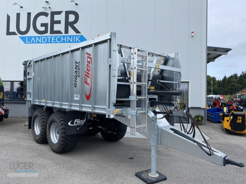 Abschiebewagen del tipo Fliegl ASW 160  Fox, Neumaschine en Niederkappel