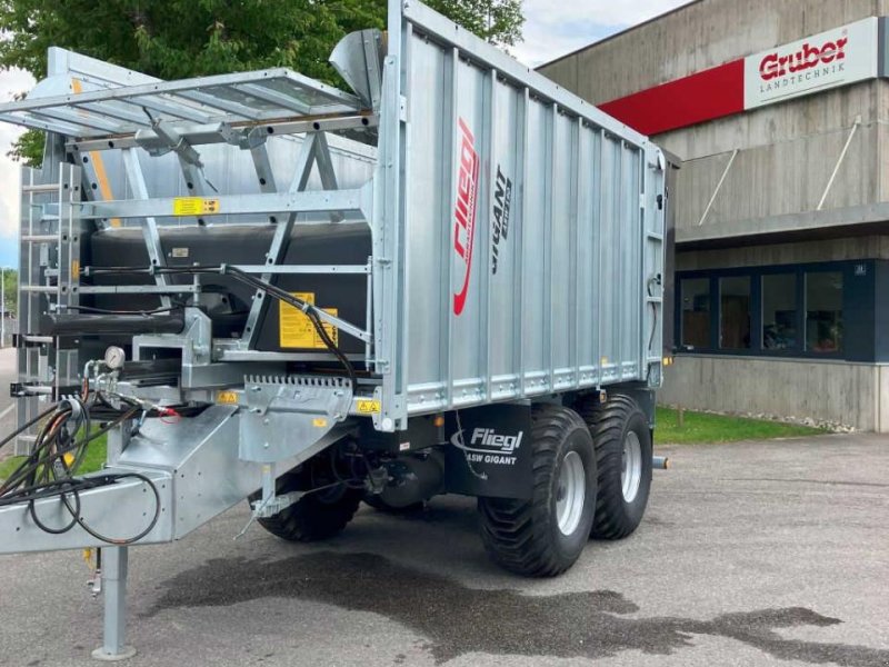 Abschiebewagen van het type Fliegl ASW 190 Compact Fox Tandem, Neumaschine in Ampfing (Foto 1)