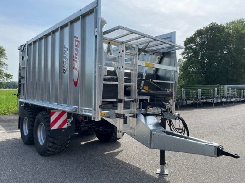 Abschiebewagen van het type Fliegl ASW 256 Compact FOX, Neumaschine in Wallern (Foto 1)