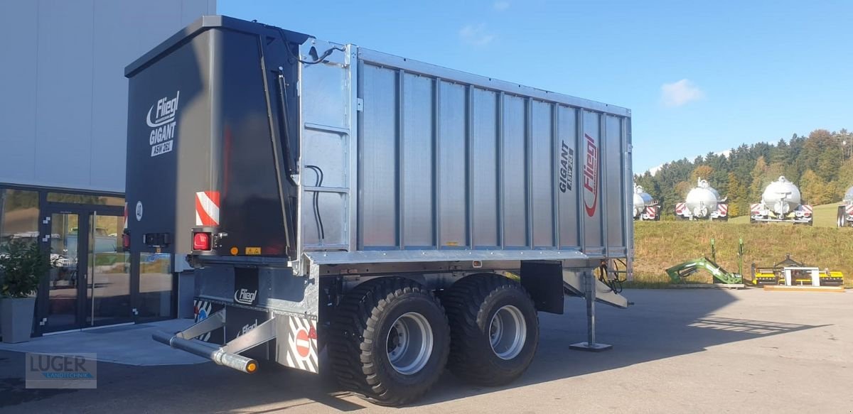 Abschiebewagen van het type Fliegl ASW 261 Compact FOX, Neumaschine in Niederkappel (Foto 4)