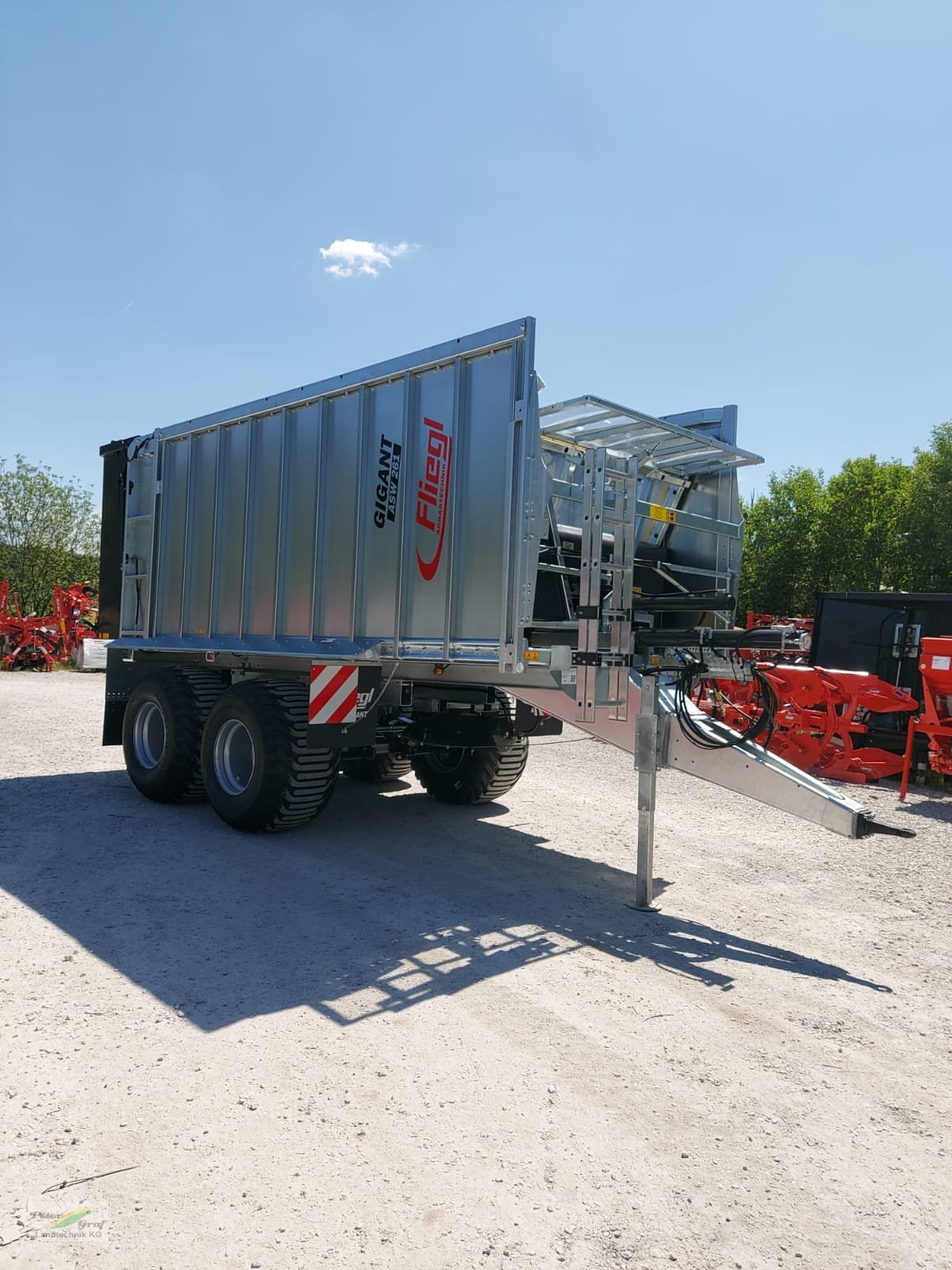 Abschiebewagen of the type Fliegl ASW 261 Fox, Neumaschine in Pegnitz-Bronn (Picture 1)