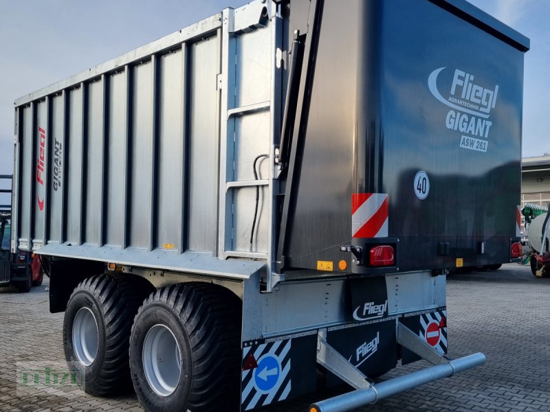 Abschiebewagen van het type Fliegl ASW 261 Fox, Neumaschine in Bruckmühl (Foto 1)