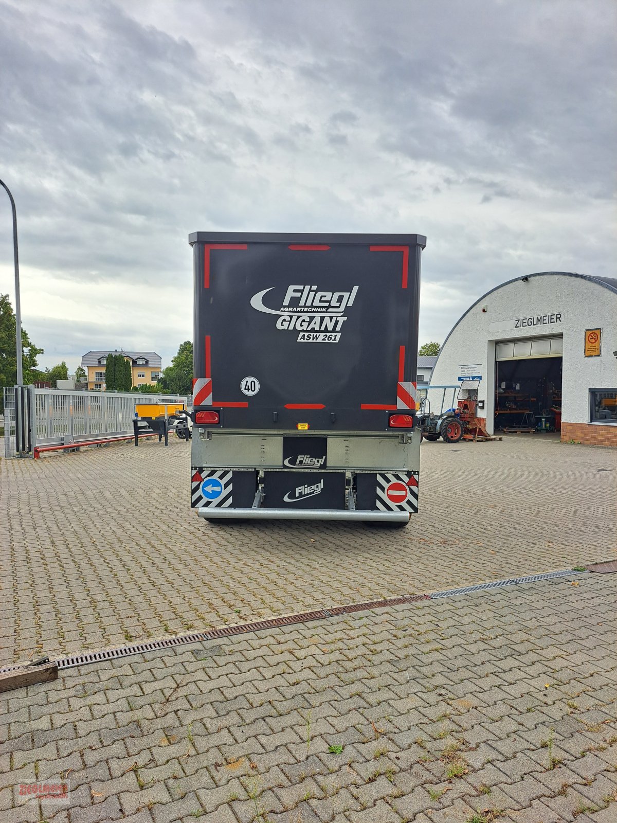 Abschiebewagen van het type Fliegl ASW 261 Fox, Neumaschine in Rottenburg a.d. Laaber (Foto 4)