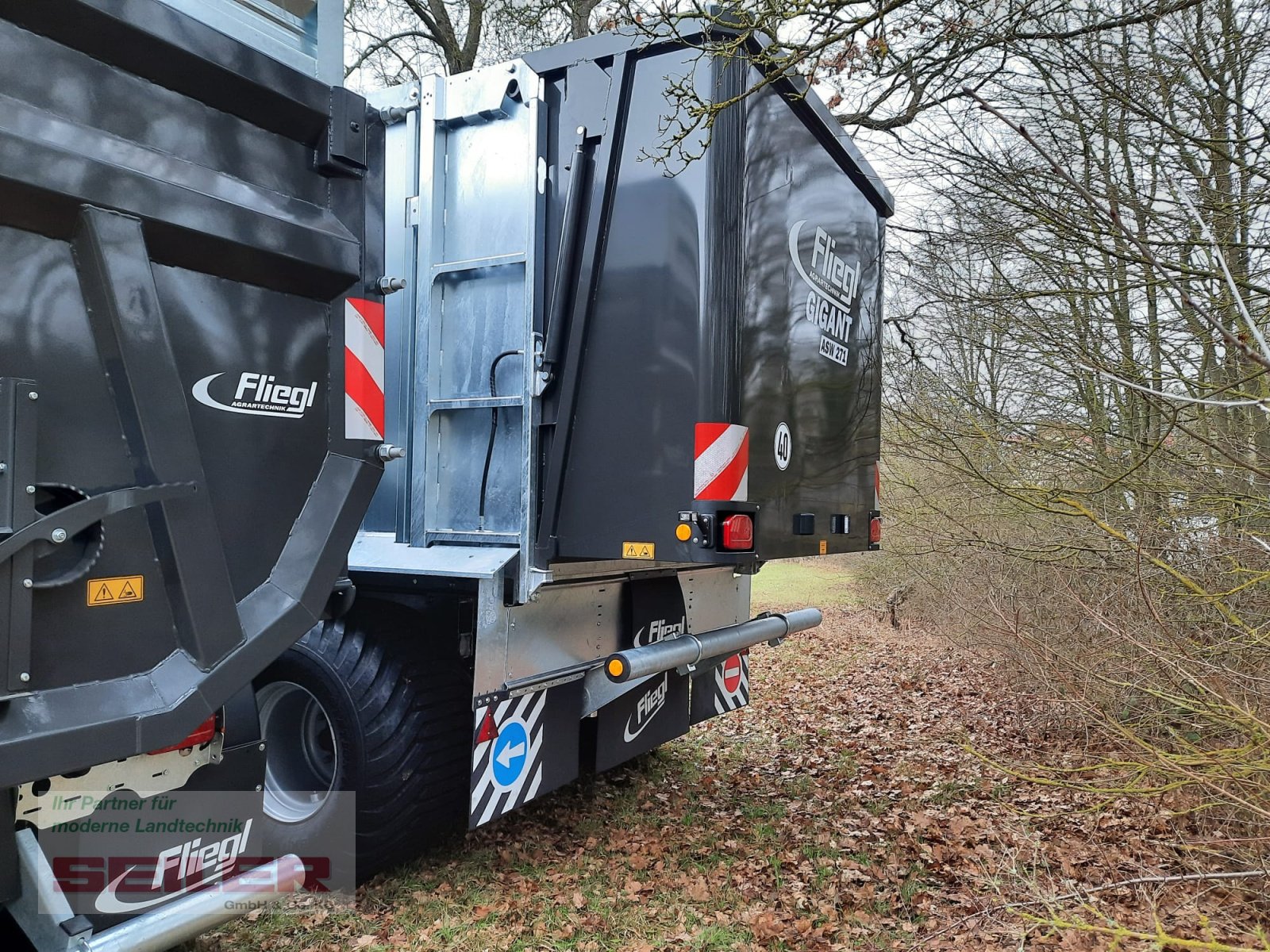 Abschiebewagen des Typs Fliegl ASW 271 C FOX 35m³ 21t Lenkachse, Neumaschine in Ansbach (Bild 4)