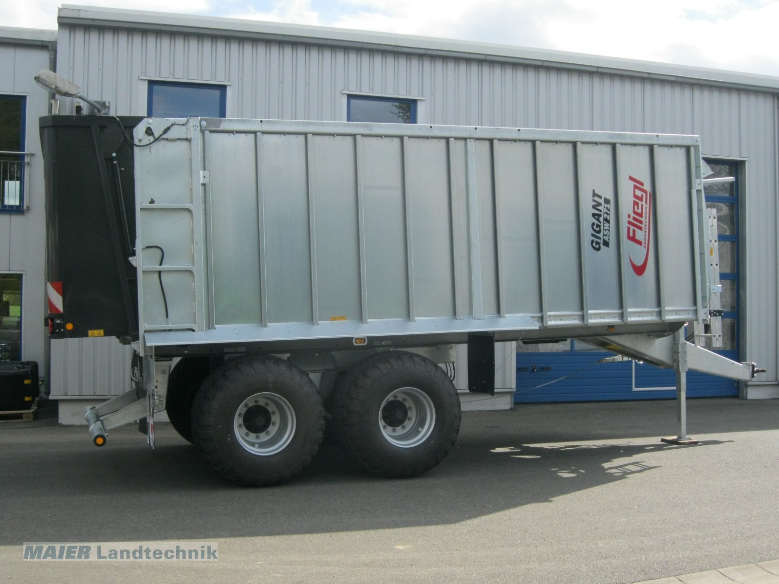 Abschiebewagen van het type Fliegl ASW 271 Compact FOX, Neumaschine in Dieterskirchen (Foto 1)