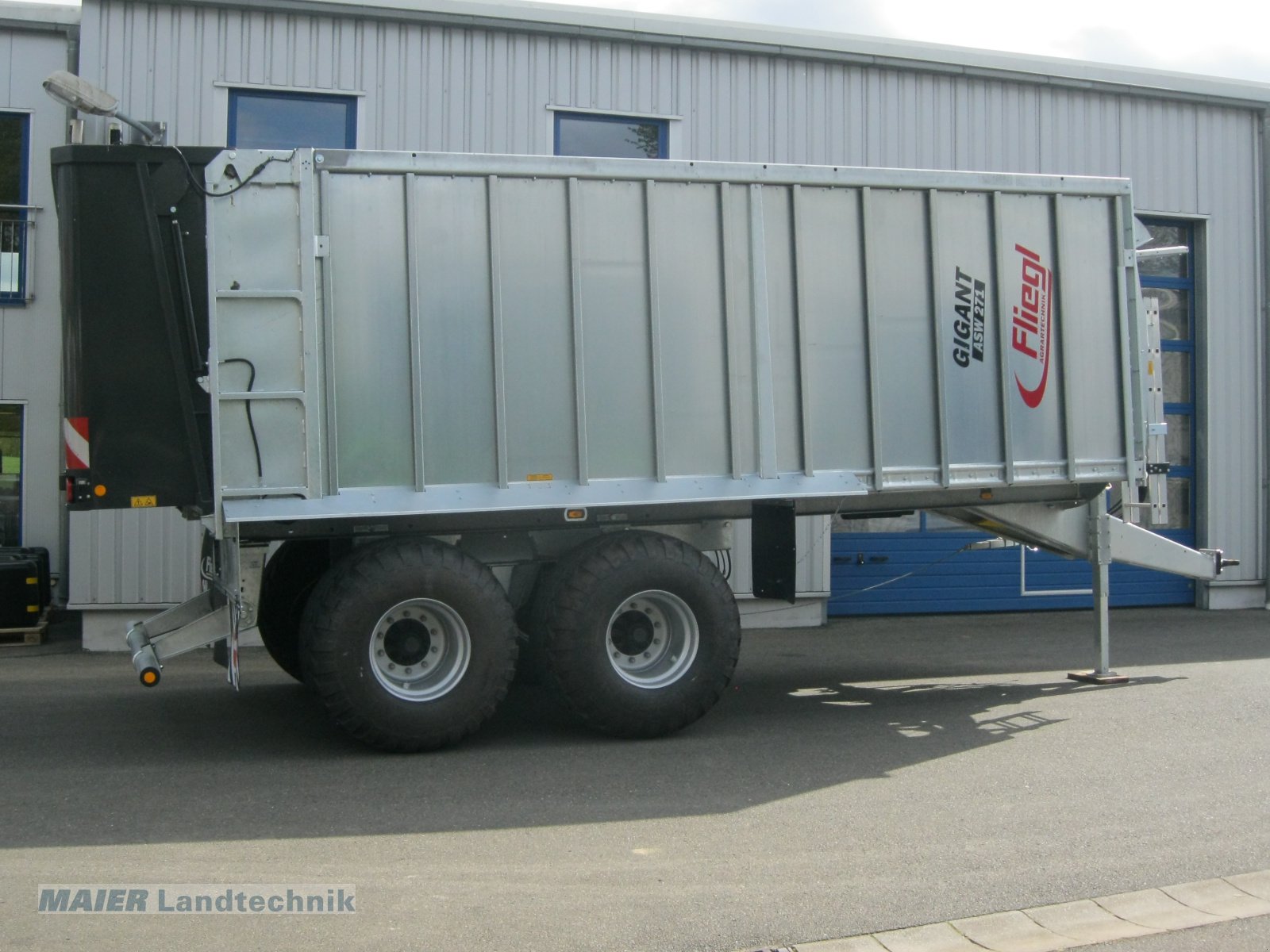 Abschiebewagen van het type Fliegl ASW 271 Compact FOX, Neumaschine in Dieterskirchen (Foto 1)