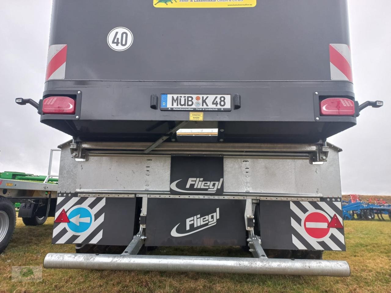 Abschiebewagen van het type Fliegl ASW 271 Fox, Neumaschine in Steinwiesen (Foto 5)