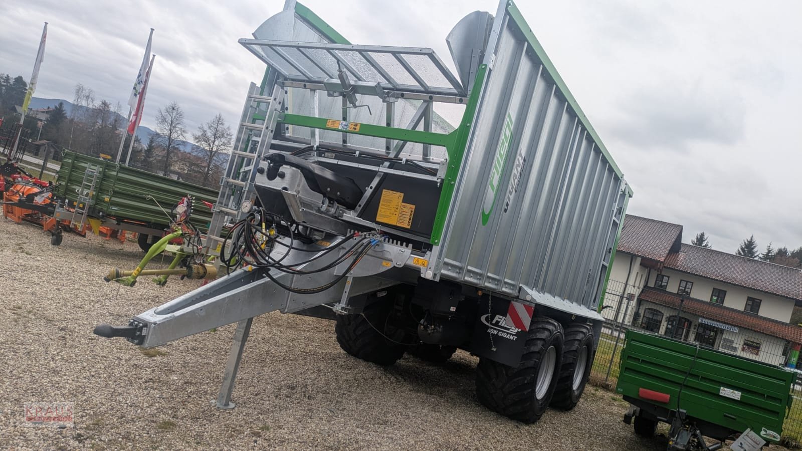 Abschiebewagen des Typs Fliegl ASW 271 Gigant  Aktionsmodel Verstärkte Achsen, Neumaschine in Geiersthal (Bild 1)