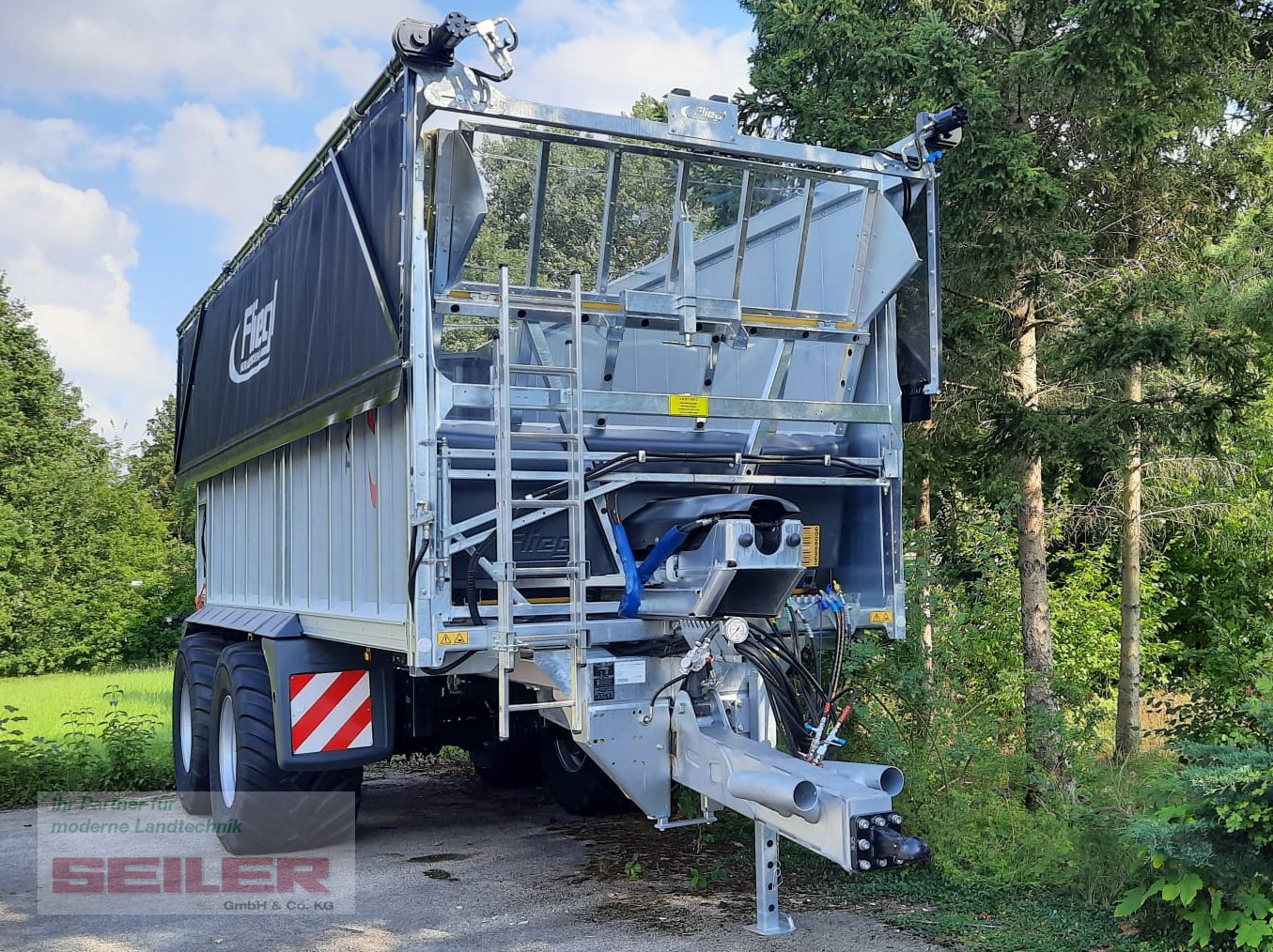 Abschiebewagen van het type Fliegl ASW 271 TAURUS FOX 40m³ + Top Lift Light, Neumaschine in Burghaslach (Foto 2)