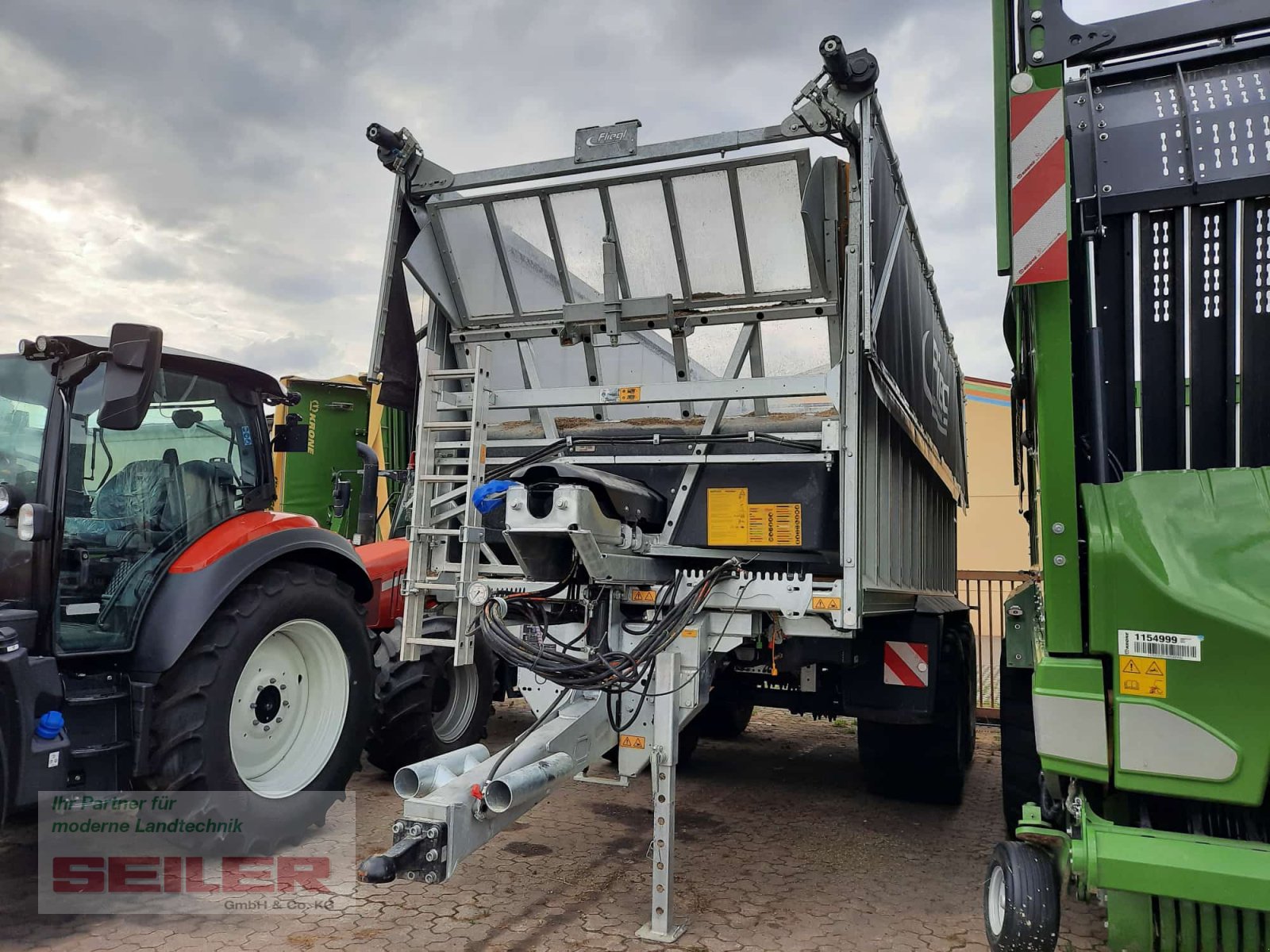 Abschiebewagen Türe ait Fliegl ASW 271 TAURUS FOX 40m³ + Top Lift Light, Gebrauchtmaschine içinde Burghaslach (resim 2)