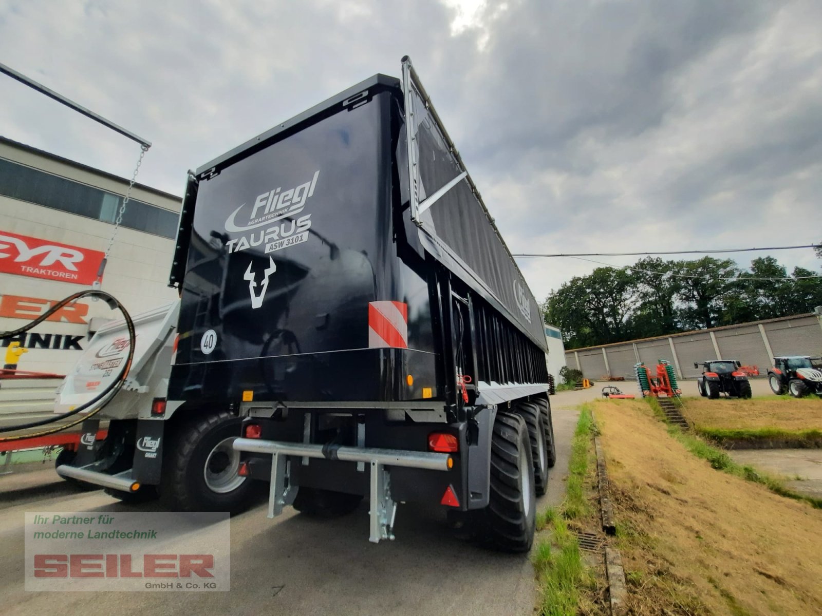 Abschiebewagen of the type Fliegl ASW 3101 TAURUS FOX 55m³, Neumaschine in Ansbach (Picture 5)