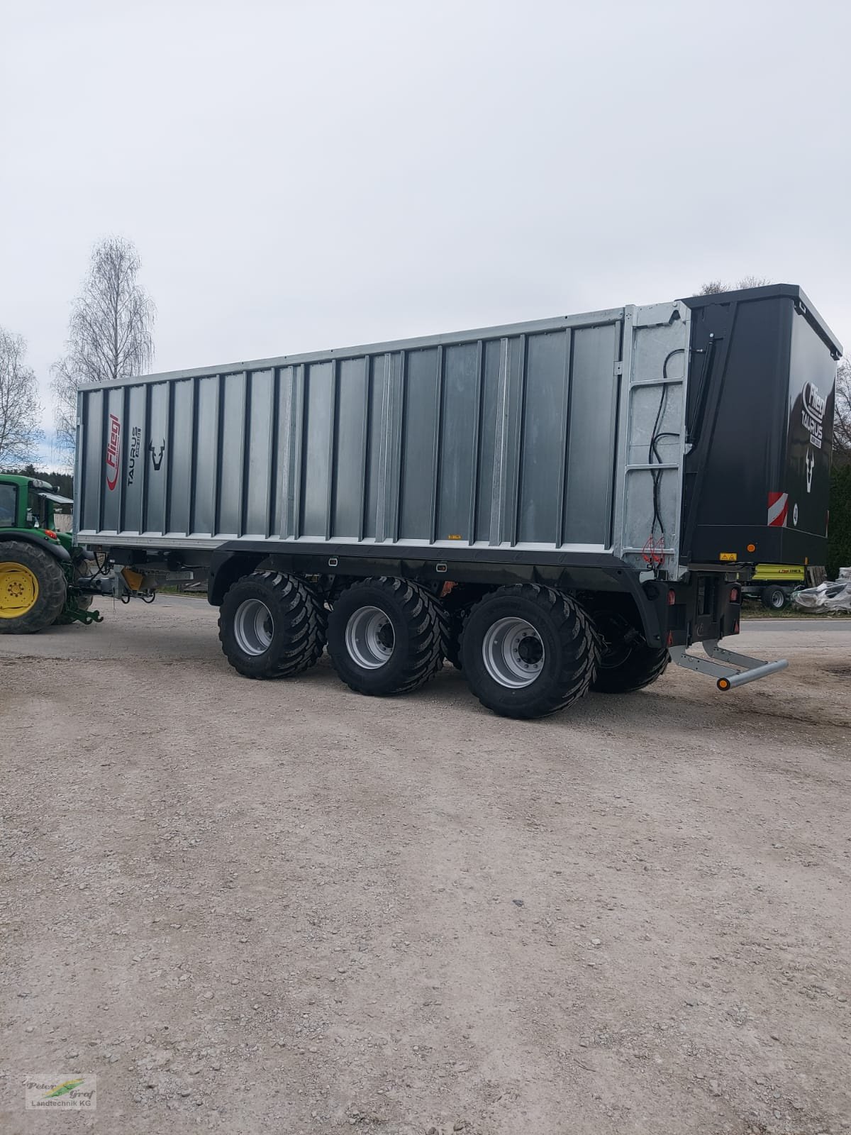 Abschiebewagen van het type Fliegl ASW 3101 Taurus Tridem, Neumaschine in Pegnitz-Bronn (Foto 1)