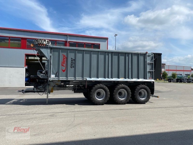 Abschiebewagen of the type Fliegl ASW 381 Gigant, Neumaschine in Mühldorf (Picture 2)