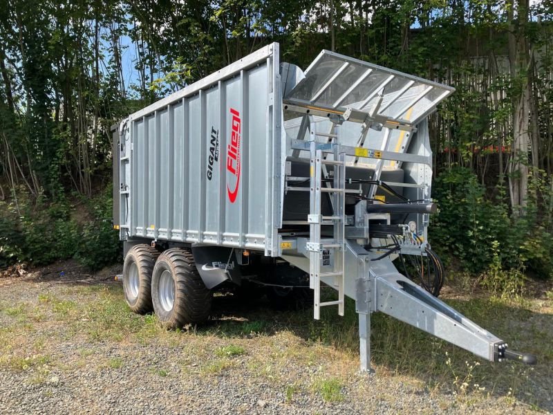 Abschiebewagen of the type Fliegl GIGANT ASW 190 COMPACT FOX, Neumaschine in Gefrees